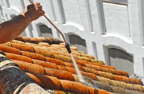 Nettoyage de toitures - Baume-les-Dames